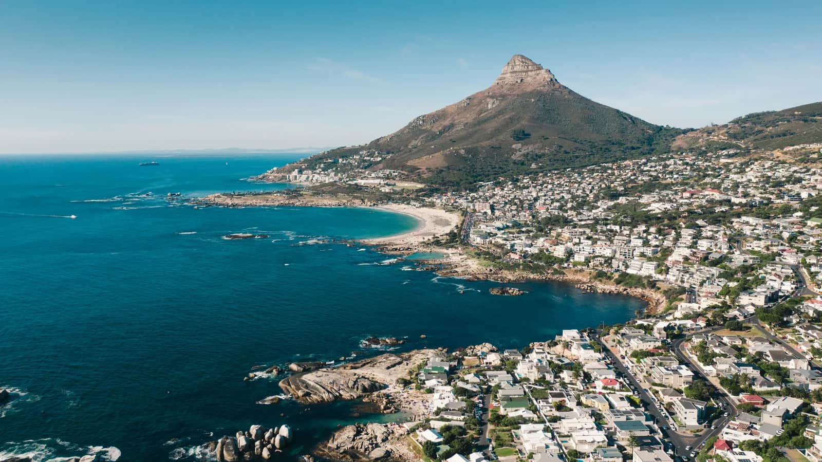 Panoramisch uitzicht over Kaapstad met de Tafelberg op de achtergrond